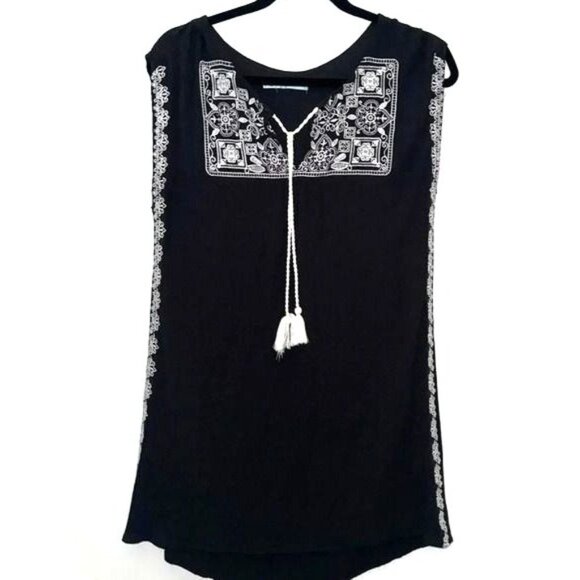 Maurices Black & White Embroidered Sleeveless Top M - Picture 1 of 6